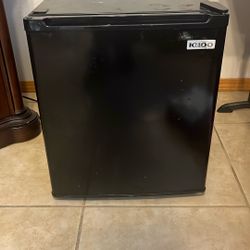 Igloo Mini Fridge With Freezer