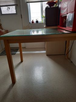 White Pine Dinning Room Table With Beveled Glass Top 