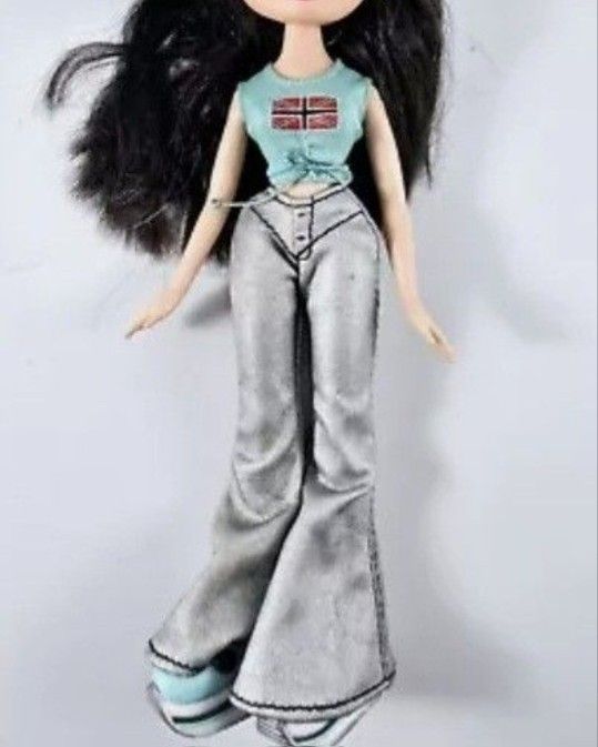 2002 Bratz Doll Flaunt It Jade Doll Blue Red London Outfit - No Doll
