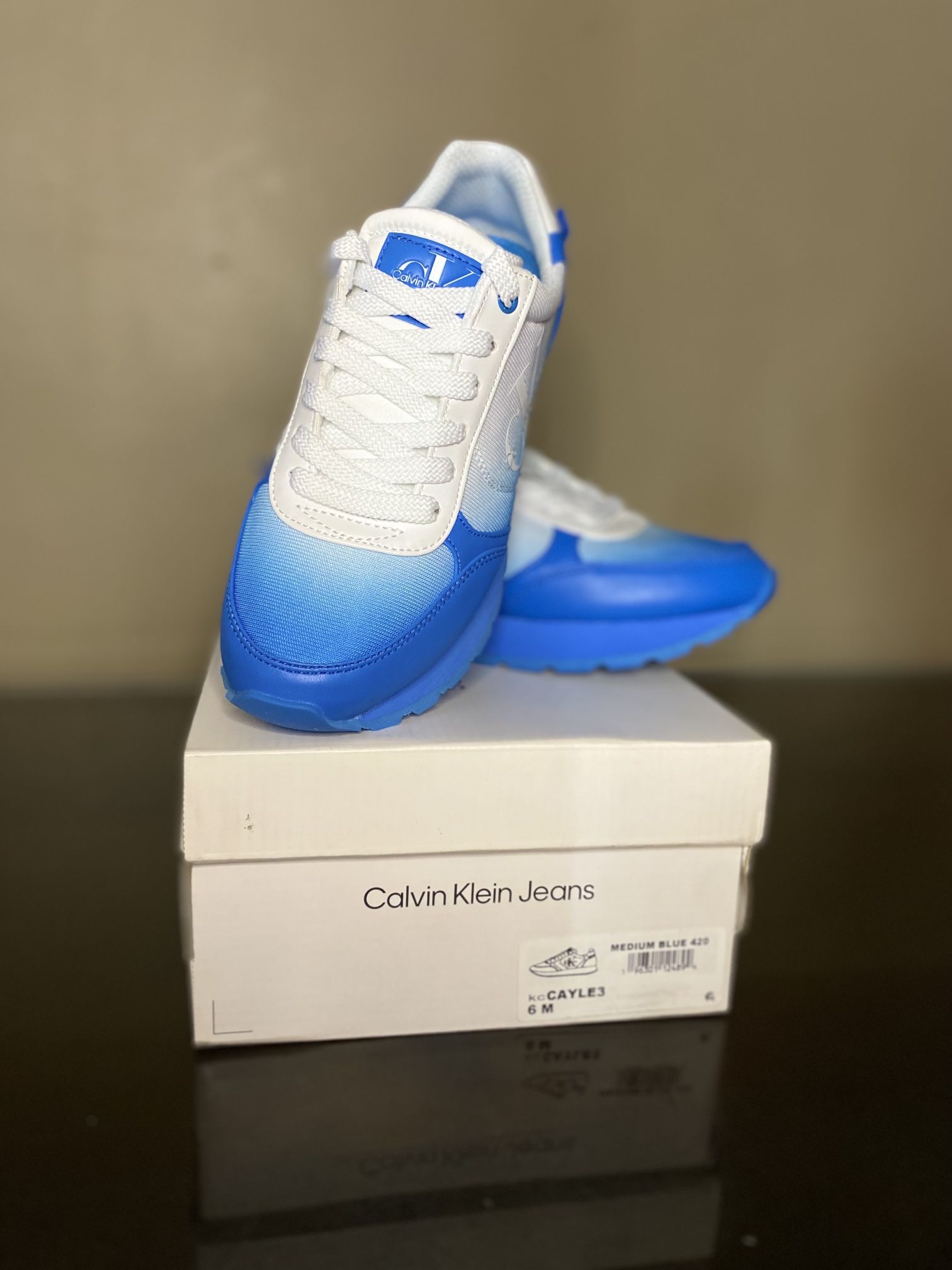 Clavin Klein Size 6M