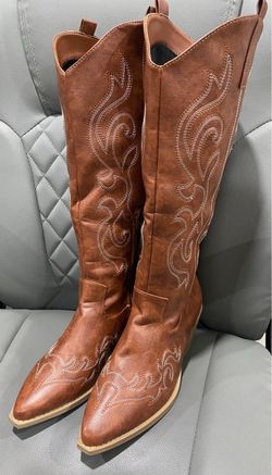 Women’s cowboy boots size 9,10 and 11