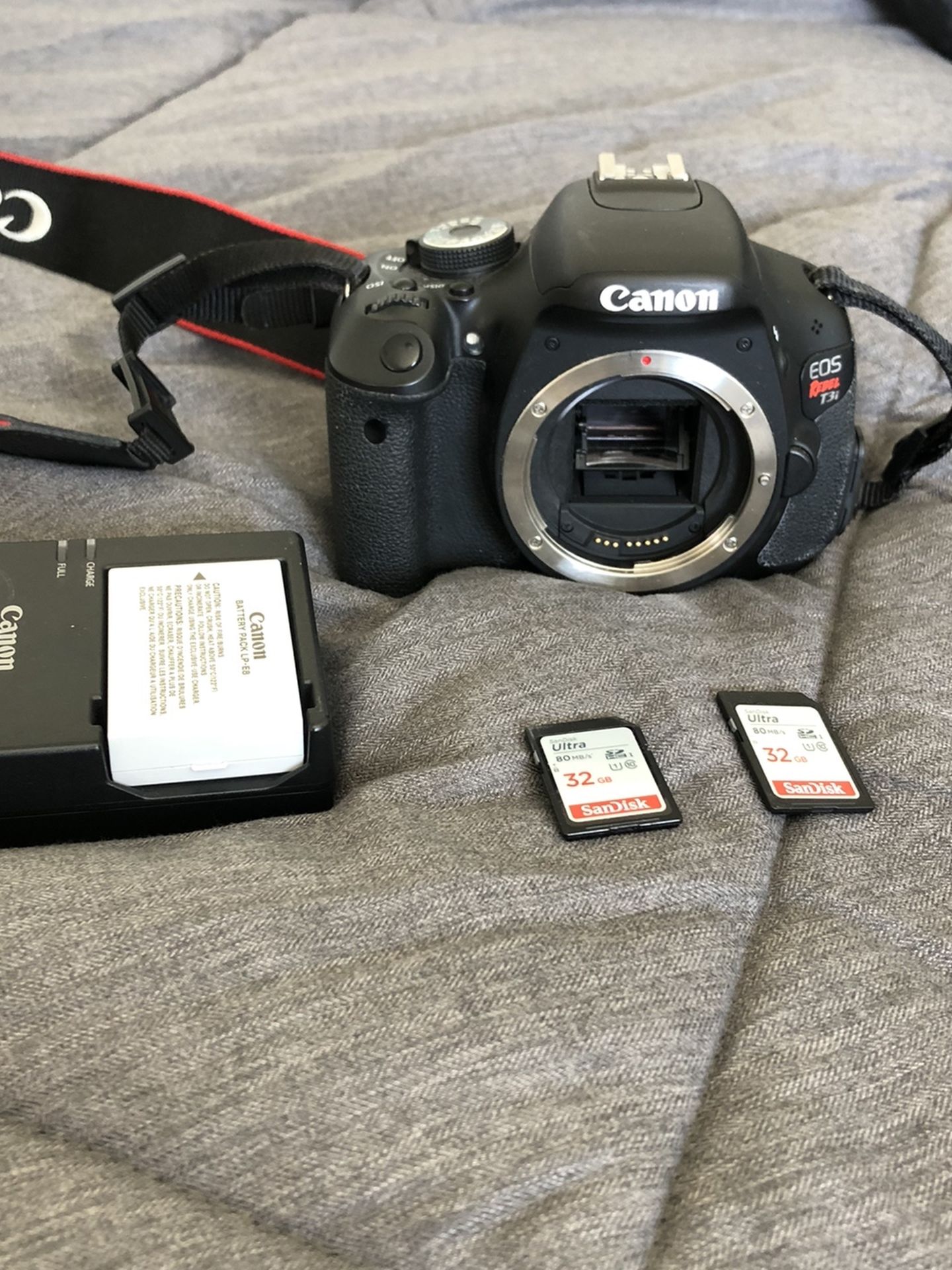 Canon T2i (body only)