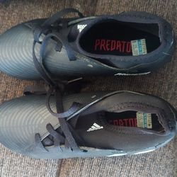 Boys Adidas Predator Soccer Cleats Size 2