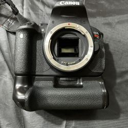 CANON T5i BODY ONLY W/ GRIP
