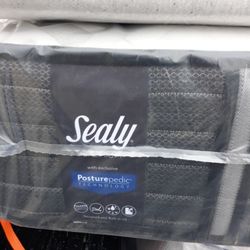 New QUEEN SIZE SEALY POSTERPEDIC MATTRESS
