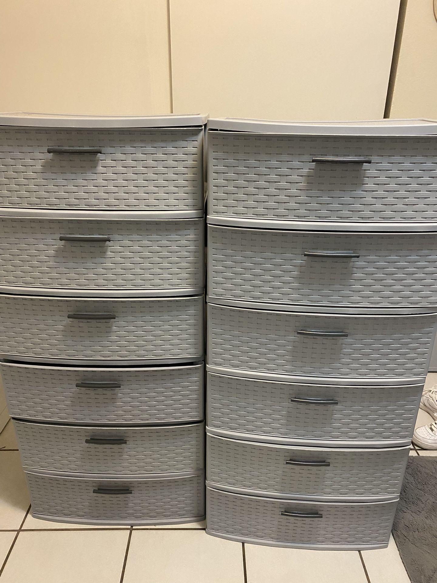 Quality Grey Plastic Drawers 