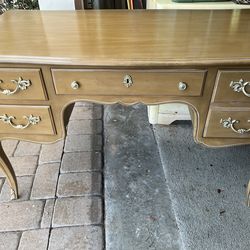 French kindel Desk