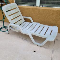 FREE Pool or Patio Lounge Chair Chaise