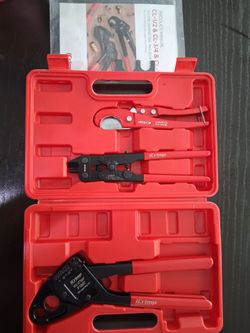 Plumbing pipe cutting tools
