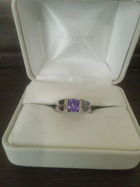 Like New Princess Cut Simulated Sz 6 Cz Amethyst Stone w/Silver Costume Jewelry