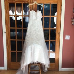 Wedding Dress (never Worn Or Altered)