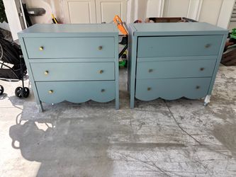 Matching Pair of 3-Drawer Dressers