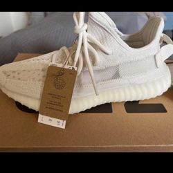 adidas Yeezy Boost 350 V2. Mens 7