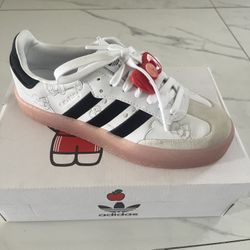 Hello Kitty The adidas Samba 