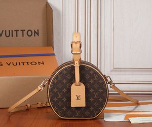 Brown Monogram Canvas Petite Boite Chapeau 𝐋𝐕 𝐋𝐨𝐮𝐢𝐬𝐕𝐮𝐢𝐭𝐭𝐨𝐧 Bag
