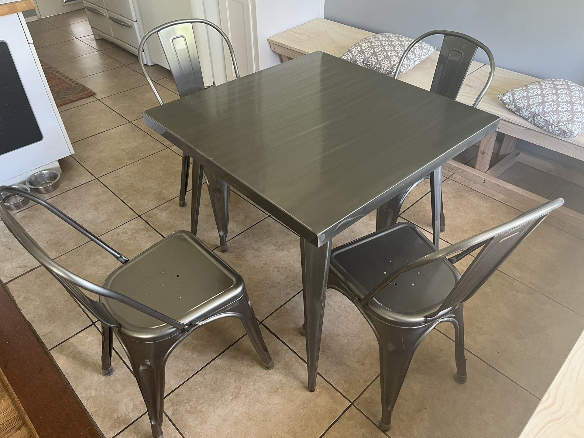 Indoor/outdoor Metal Table Set