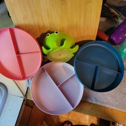 Toddler Dishes! 3 Plates And A Bowl.. I Can Also Add A Customized Toddler Cup . Send Me A Message!