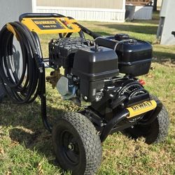 DEWALT
4400 PSI 4.0 GPM Cold Water Gas Pressure Washer