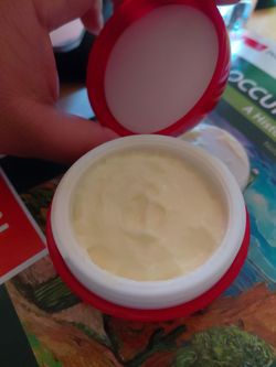 Apple& strawberry scented cream