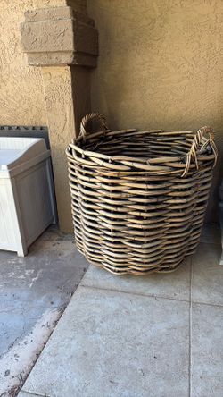 Huge wicker straw cane basket 3ftx3ft