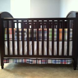 BabyCrib / Converts To Toddler Bed - Muniré Safe Side Classic Crib