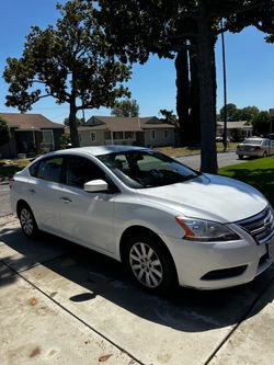 White Nissan Sentra 2014