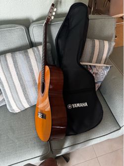 C-40 Yamaha wood guitar
