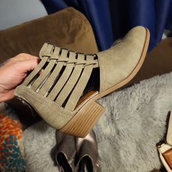 Sugar Grey Ankle Boots. Size 7