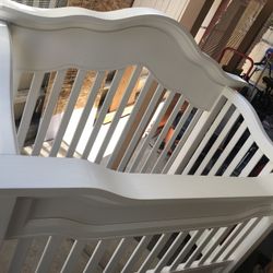 4 In One Crib/ Toddler Bed To Full Bed