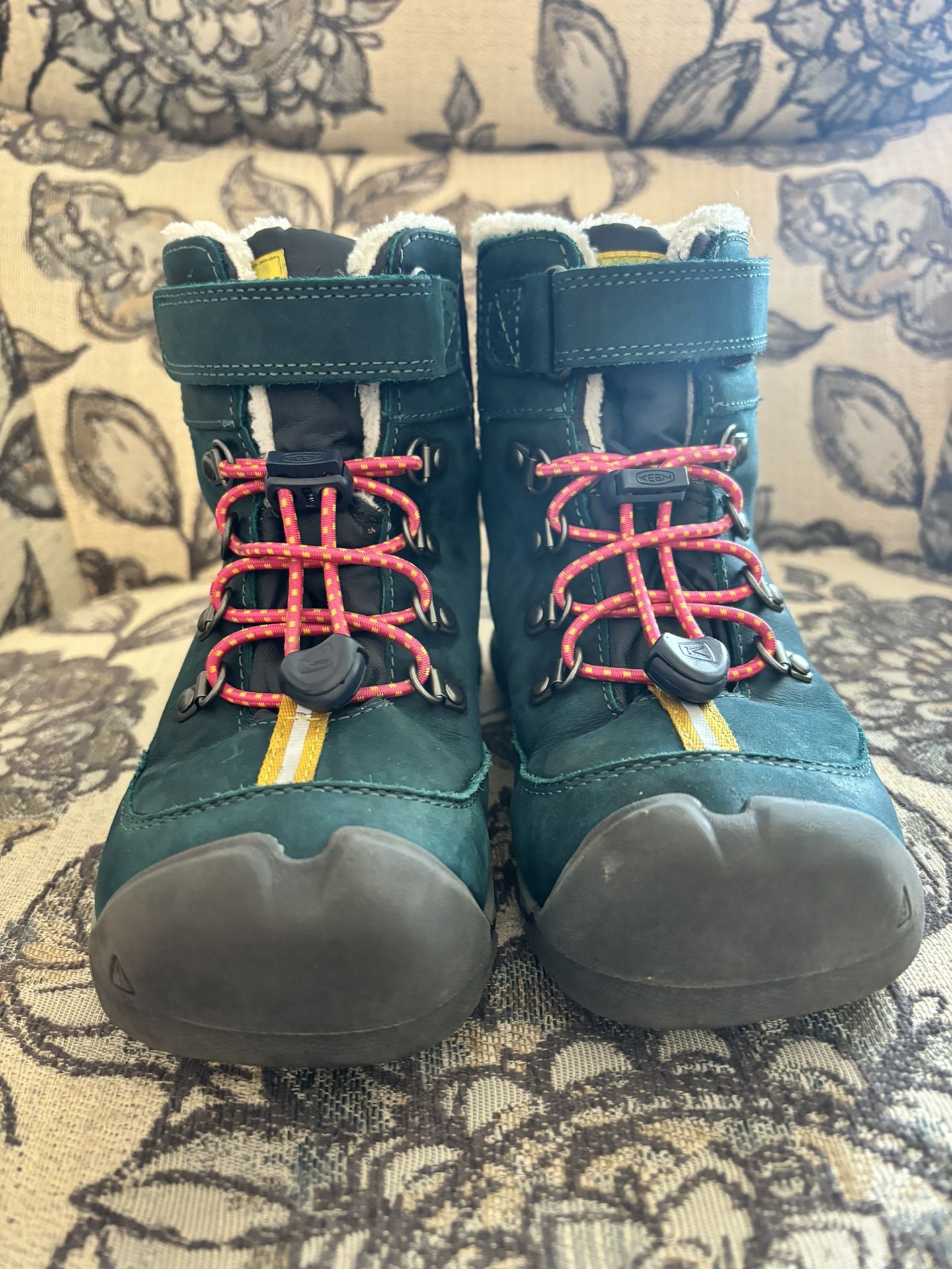 *LIKE NEW* Kids Winter Snow Boots! KEEN Size 12