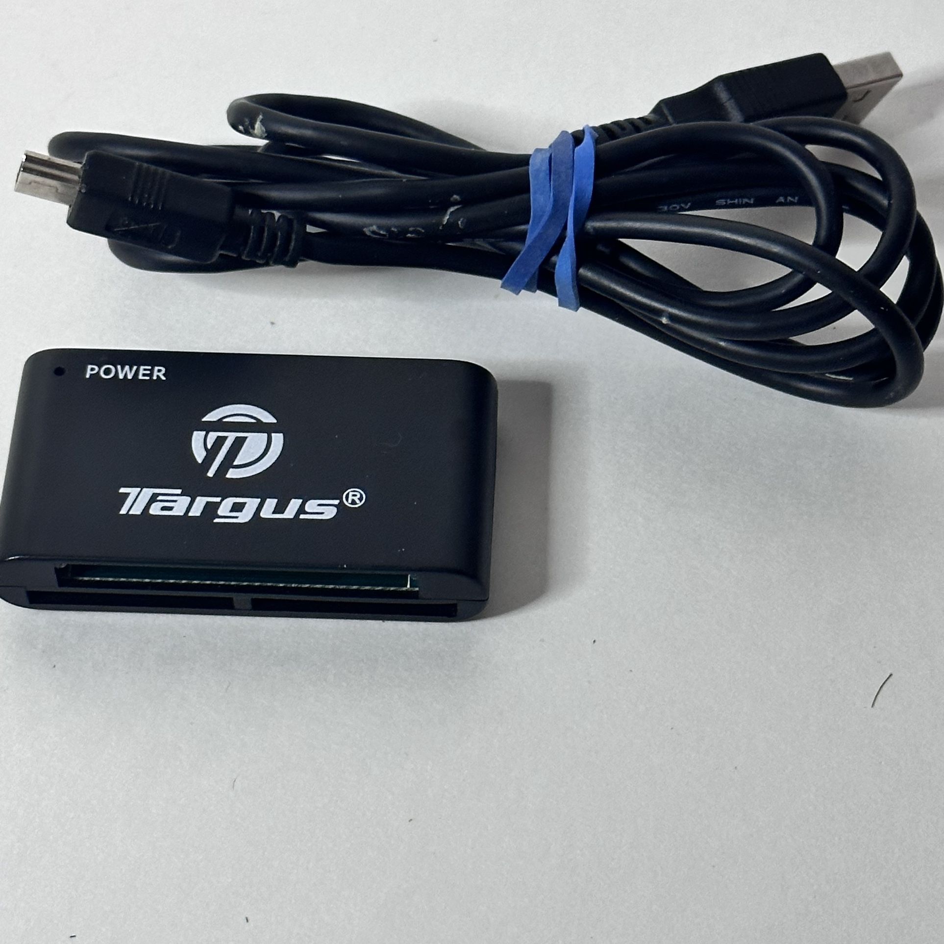 Targus Universal 32 in 1 High Speed USB 2.0 Memory Card Reader/Writer TGR-CRD25