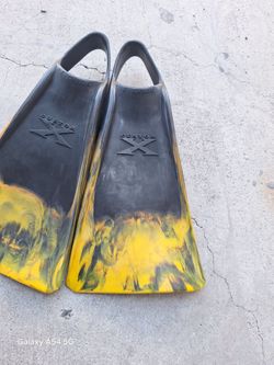 X L body glove swimming fins
