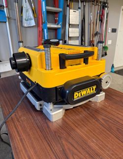 Dewalt Thickness Planer DW735