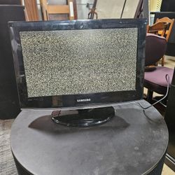 Samsung TV w/ Mount/Stand