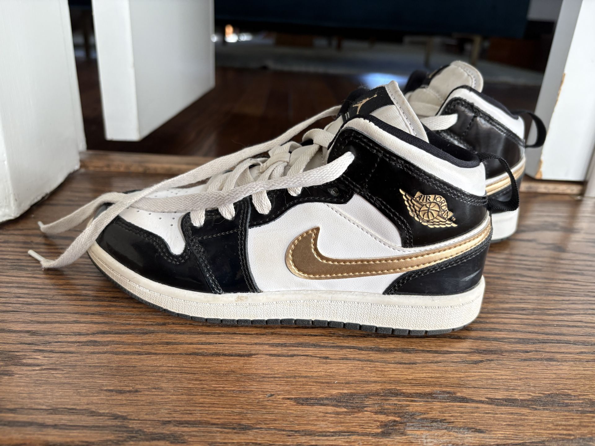 Nike, Air Jordan One Mid Patent SE GS “Black Gold”, great condition, $60