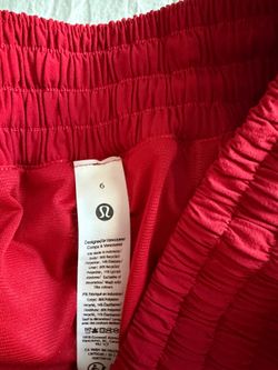 Lululemon  hottty hot high rise line short 4”