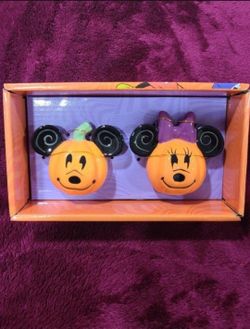 Disney Mickey & Minnie Pumpkin Ceramic Salt & Pepper Shakers NIB