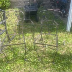 4 Iron Kneed Bottom Chairs 