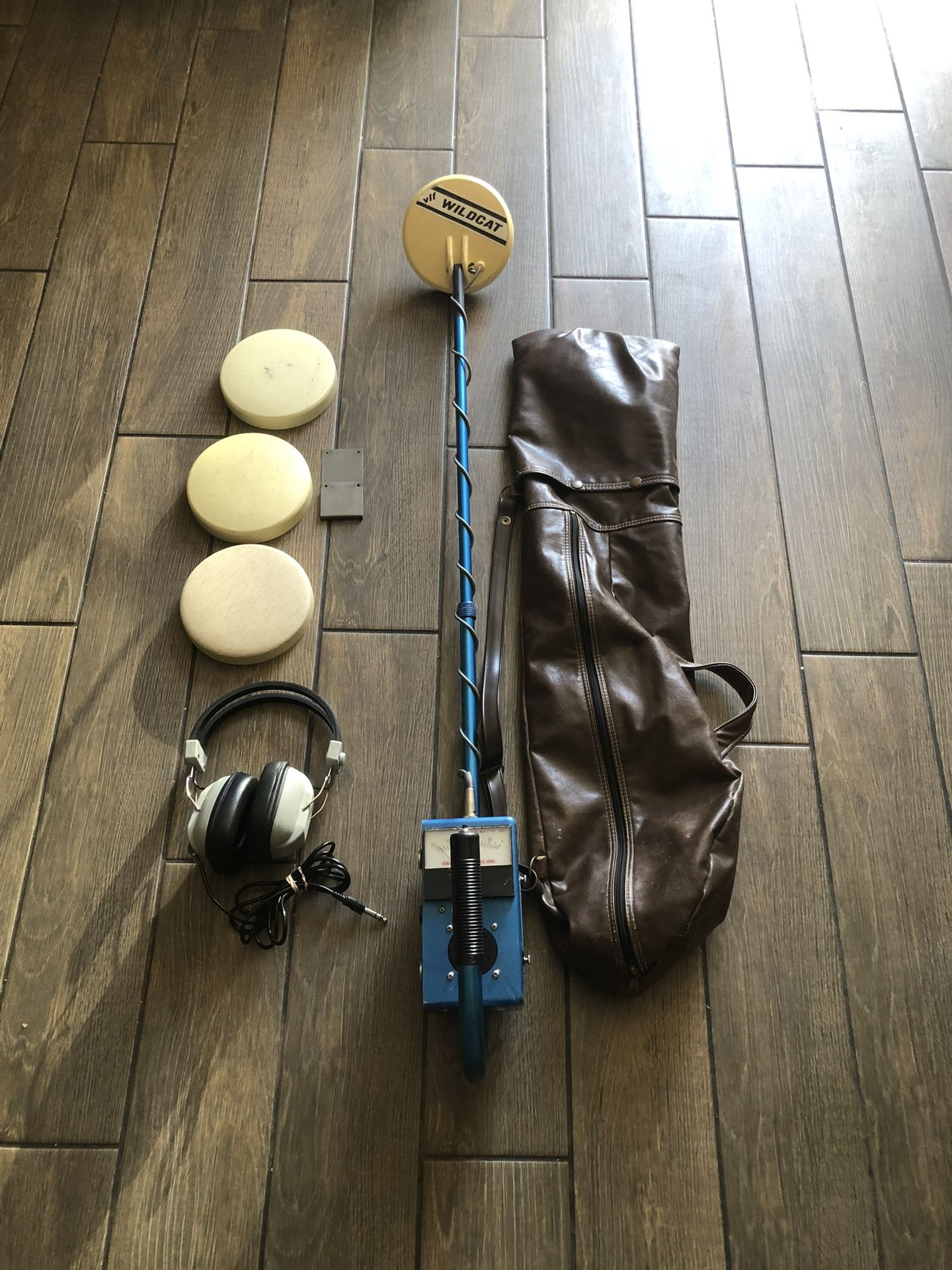 Vintage Metal Detector Tesoro The Blue WildCat C&G Technology metal