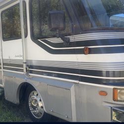 1992 35’ Hawkins Motor Coach Limited Edition Diesel Pusher – Pristine Condition!