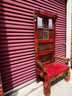 Entryway chair