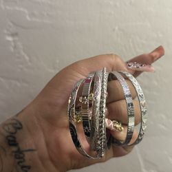 Bracelets 🔥 In Gold & Silver 