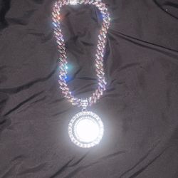 Silver chain with pendant 