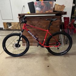 Giant 27.5 Mountain Bike 