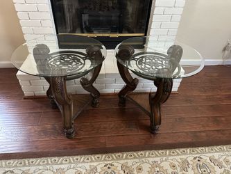 Ashley’s furniture three-piece table set￼