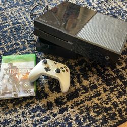 Xbox One With Controller And Battlefield 4