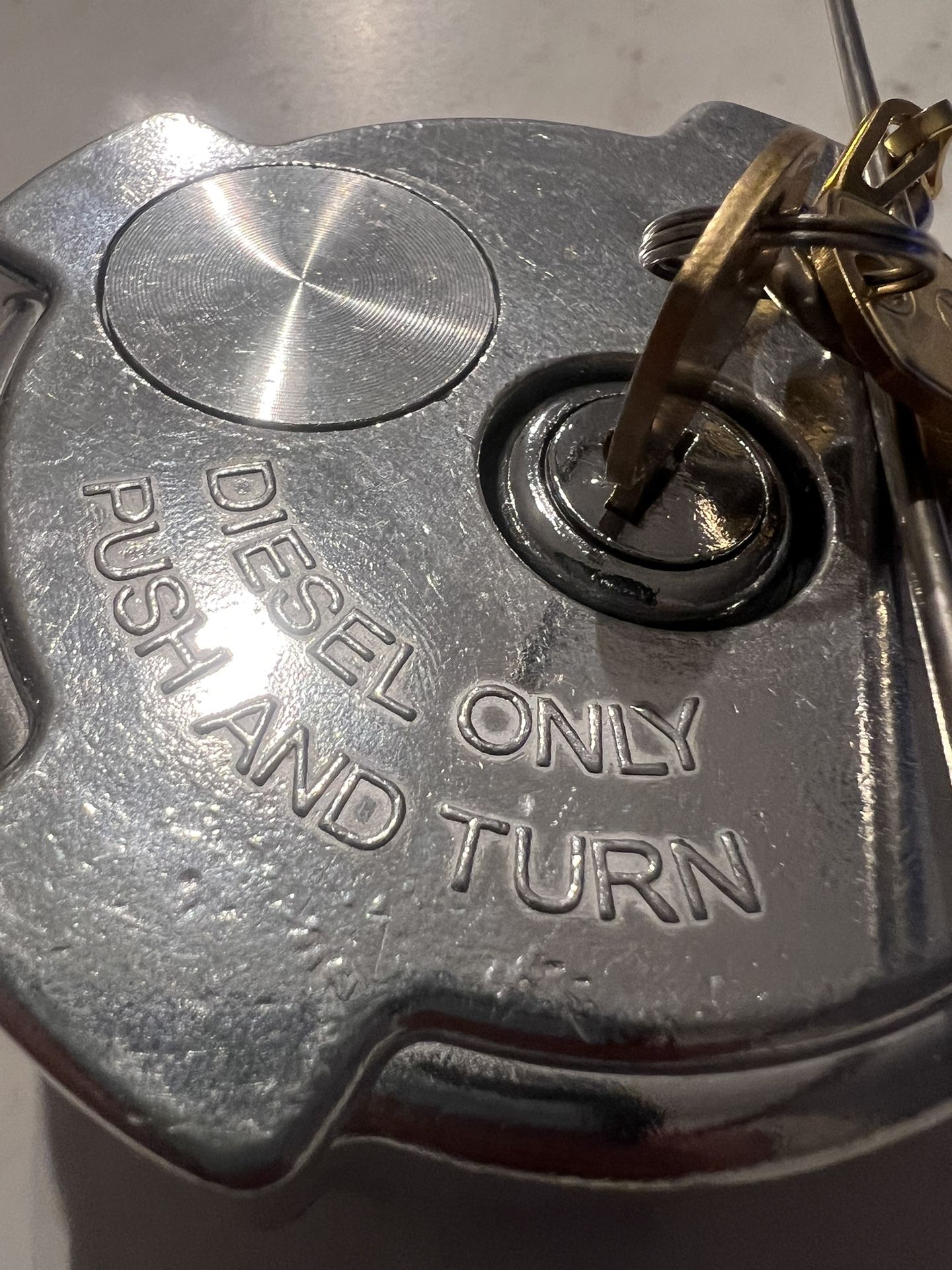 Freightliner 1/4 Turn Style Locking Fuel Cap Diesel Tank Locking Caps With Keys.