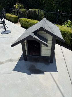 🐾 Looking for a New Best Friend! This adorable dog house is ready for its next pup.