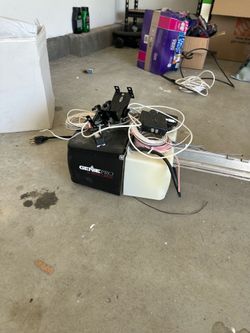 Genie Pro Screw Drive Garage Door Opener – Good Working Condition