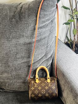 Lv shoulder back body cross